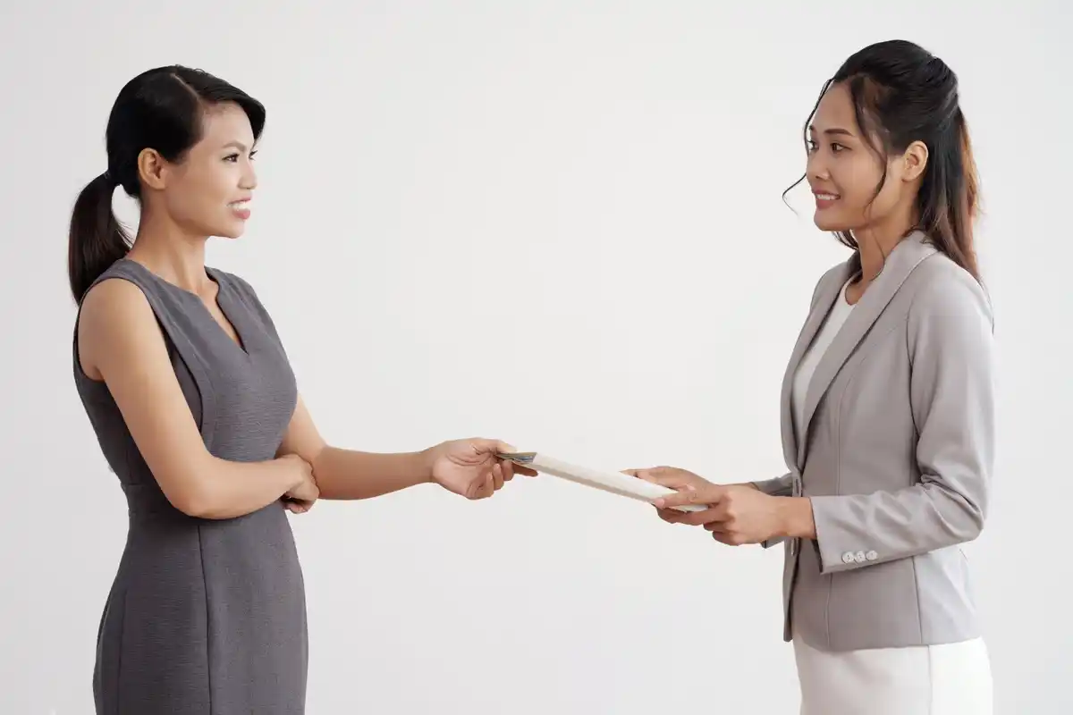 korean handshake etiquette business