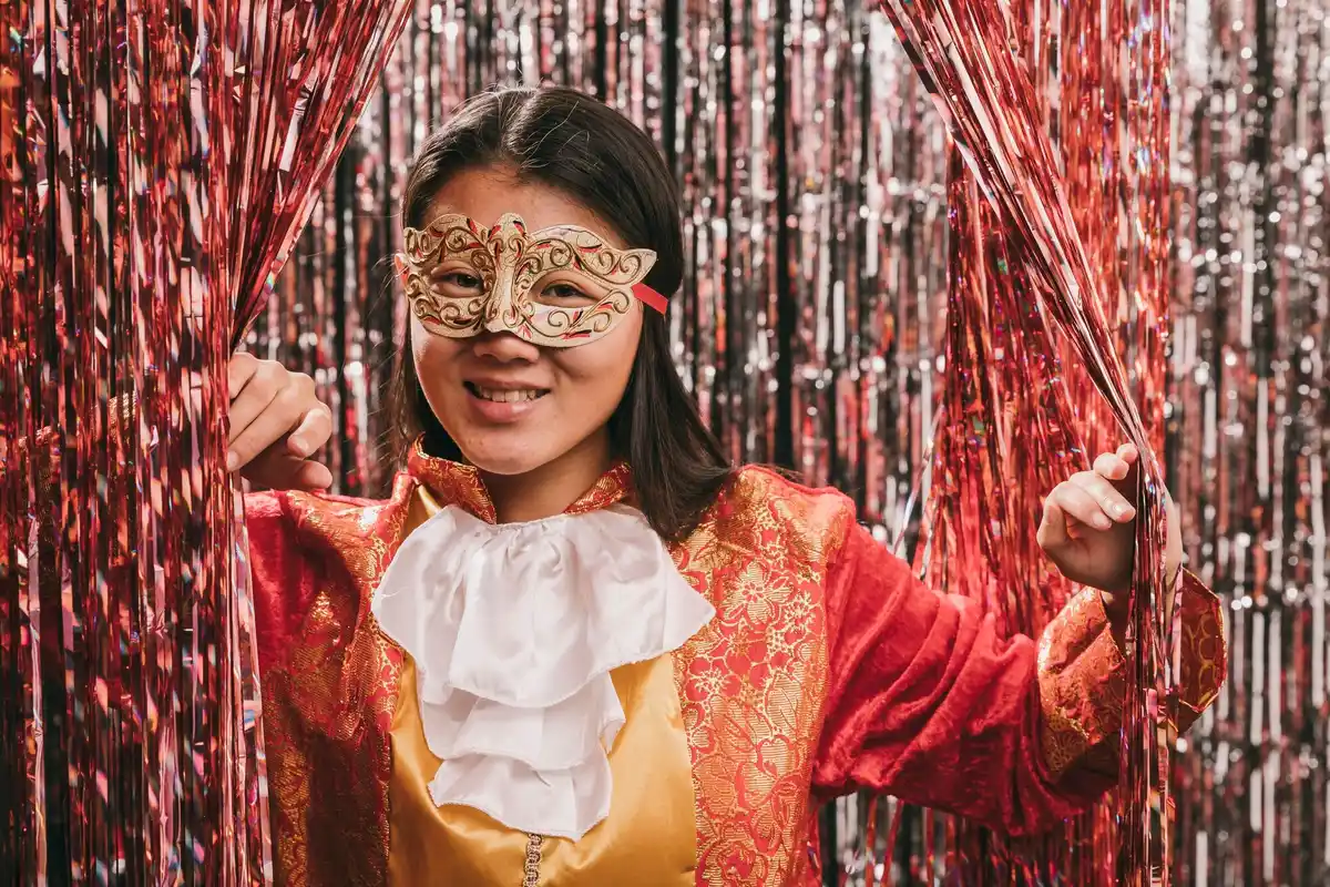 guest in festive colorful dress at chinese wedding