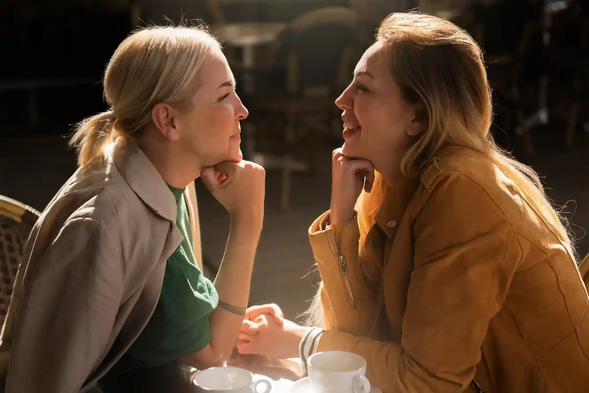 dutch woman rolling eyes in conversation