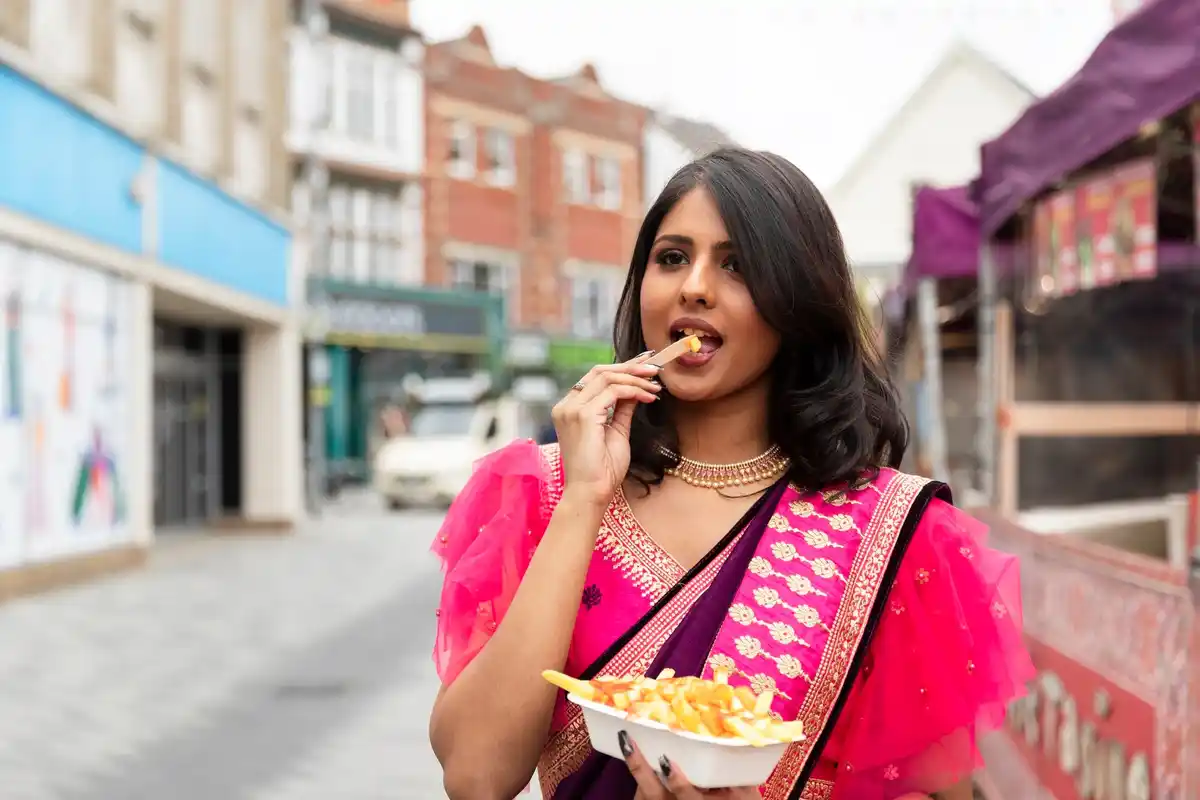 eating with left hand india local street food