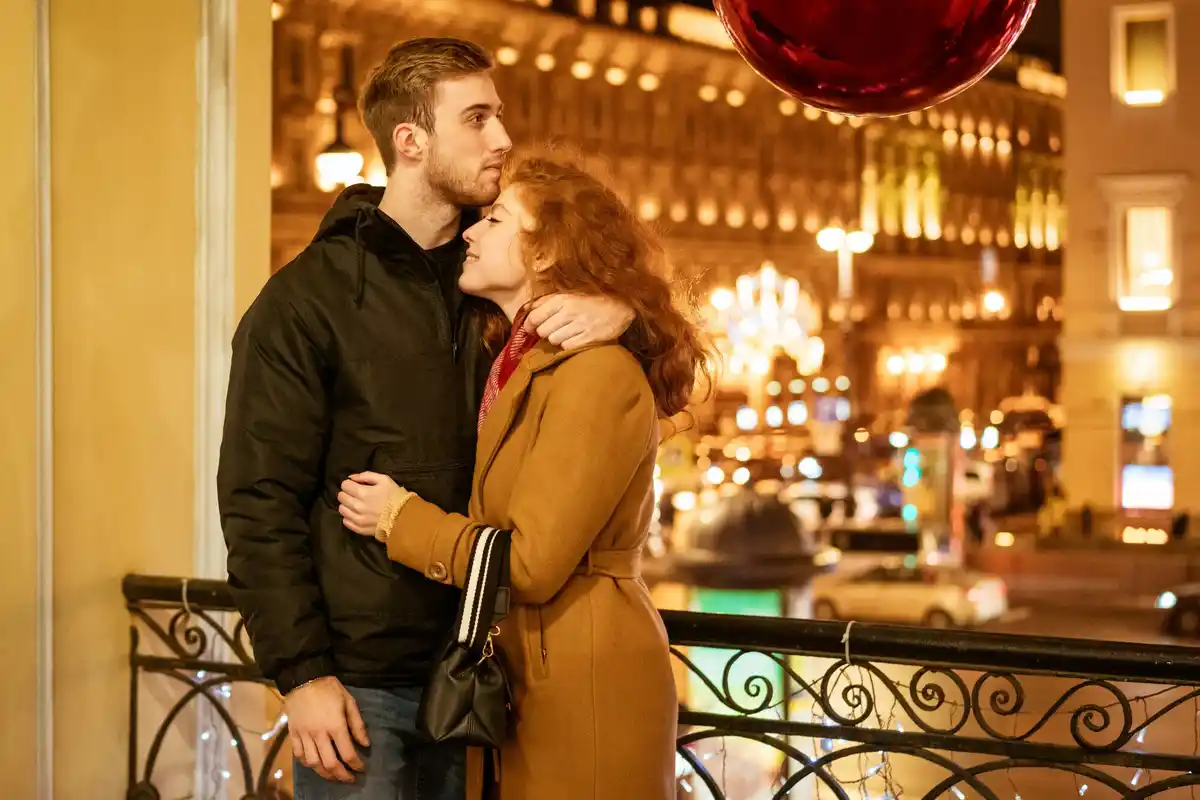 french dating tradition first date gift outdoor cafe paris