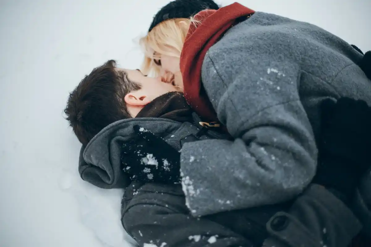 inuit non verbal affection arctic couple