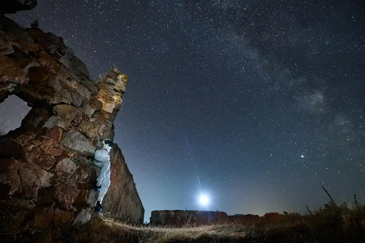 saturnus aan de nachthemel kleine telescoop nederland