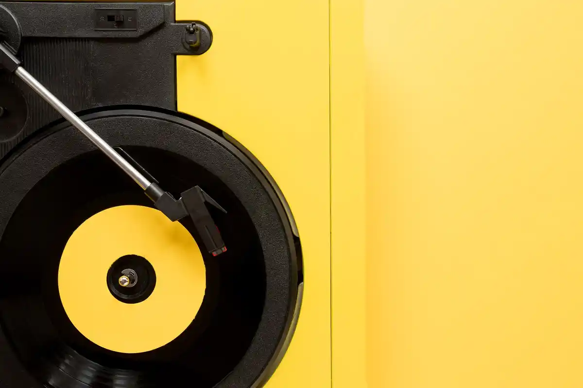 old compact disc vs modern streaming music technology