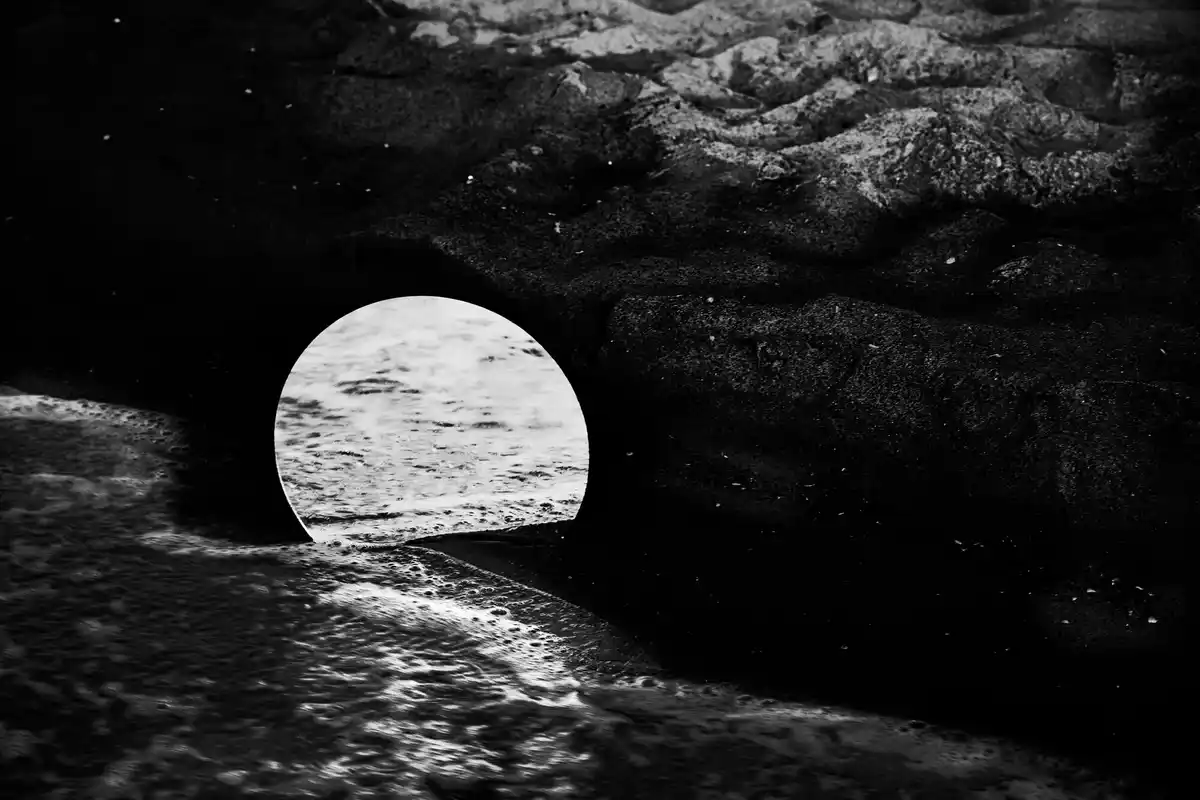 moon illusion horizon optical effect Netherlands night landscape