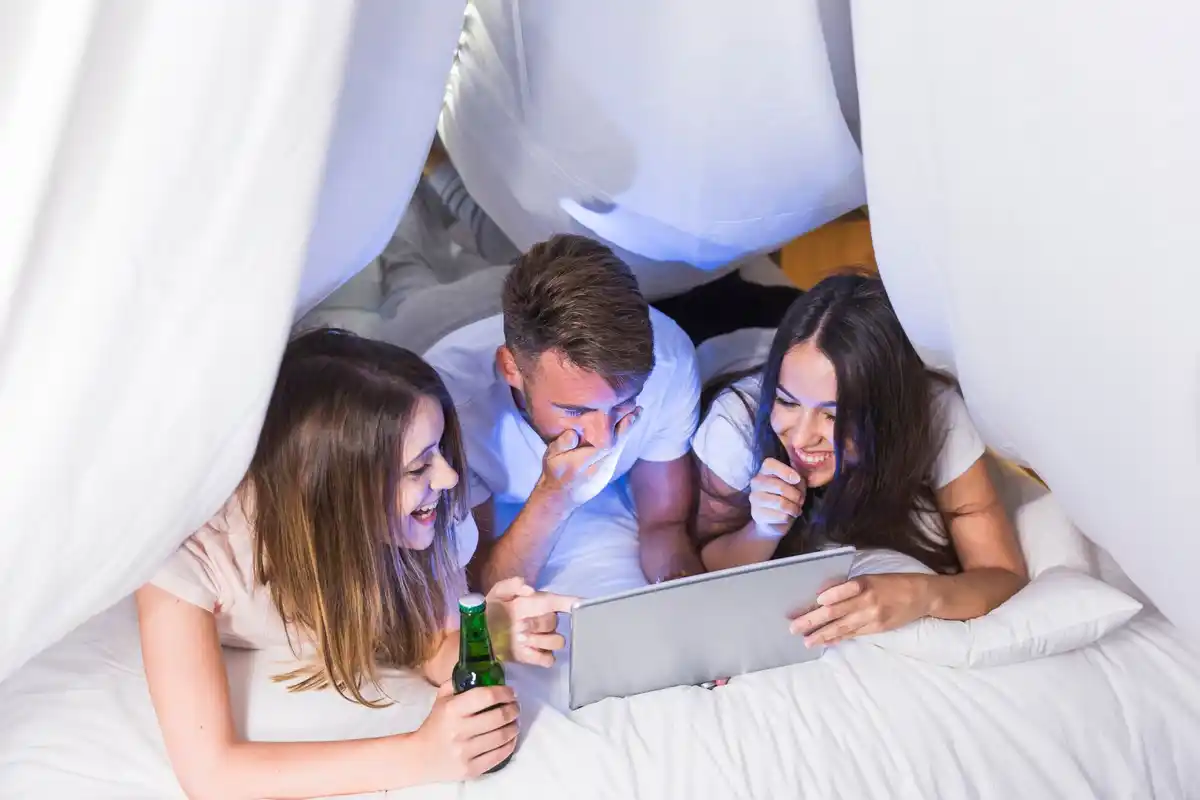 blue light sleep gadget bedroom night