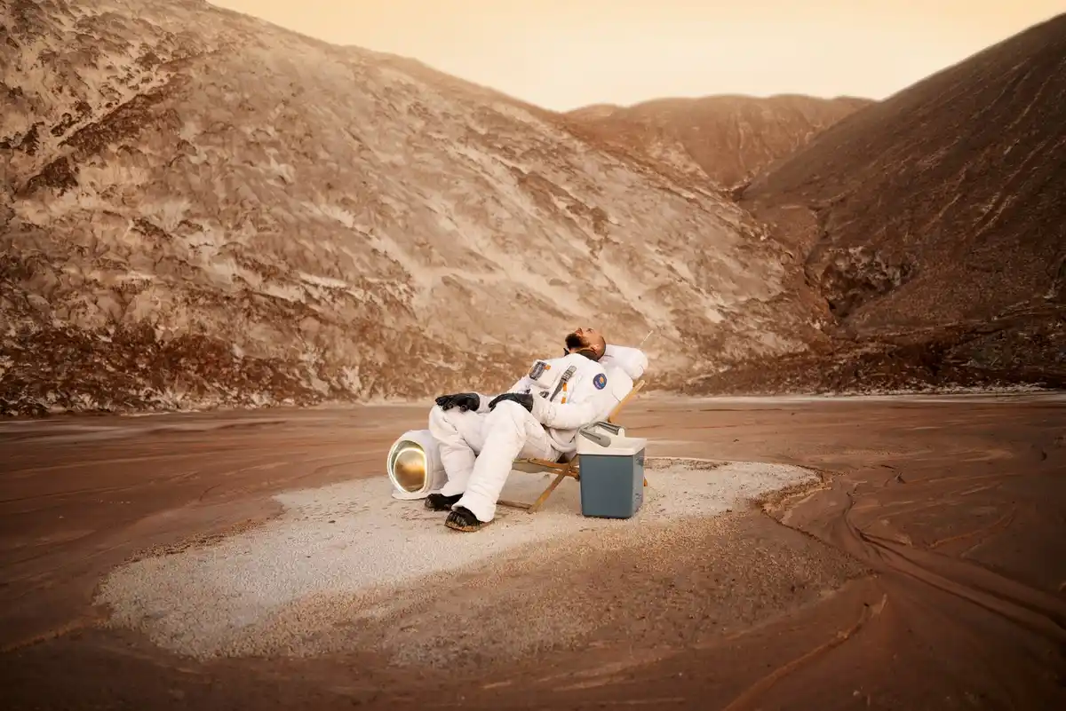 falling spoon mars surface astronaut