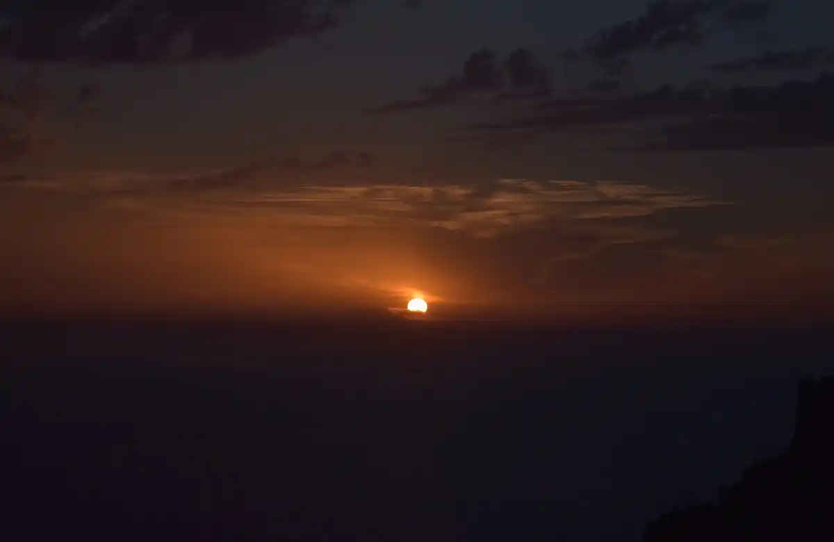 solar eclipse direct view eye damage netherlands