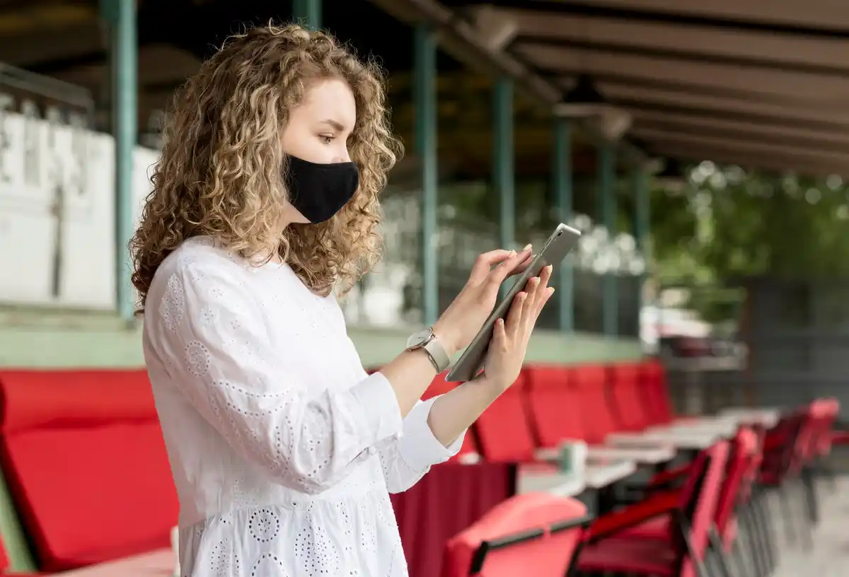 public wifi smartphone risk Netherlands