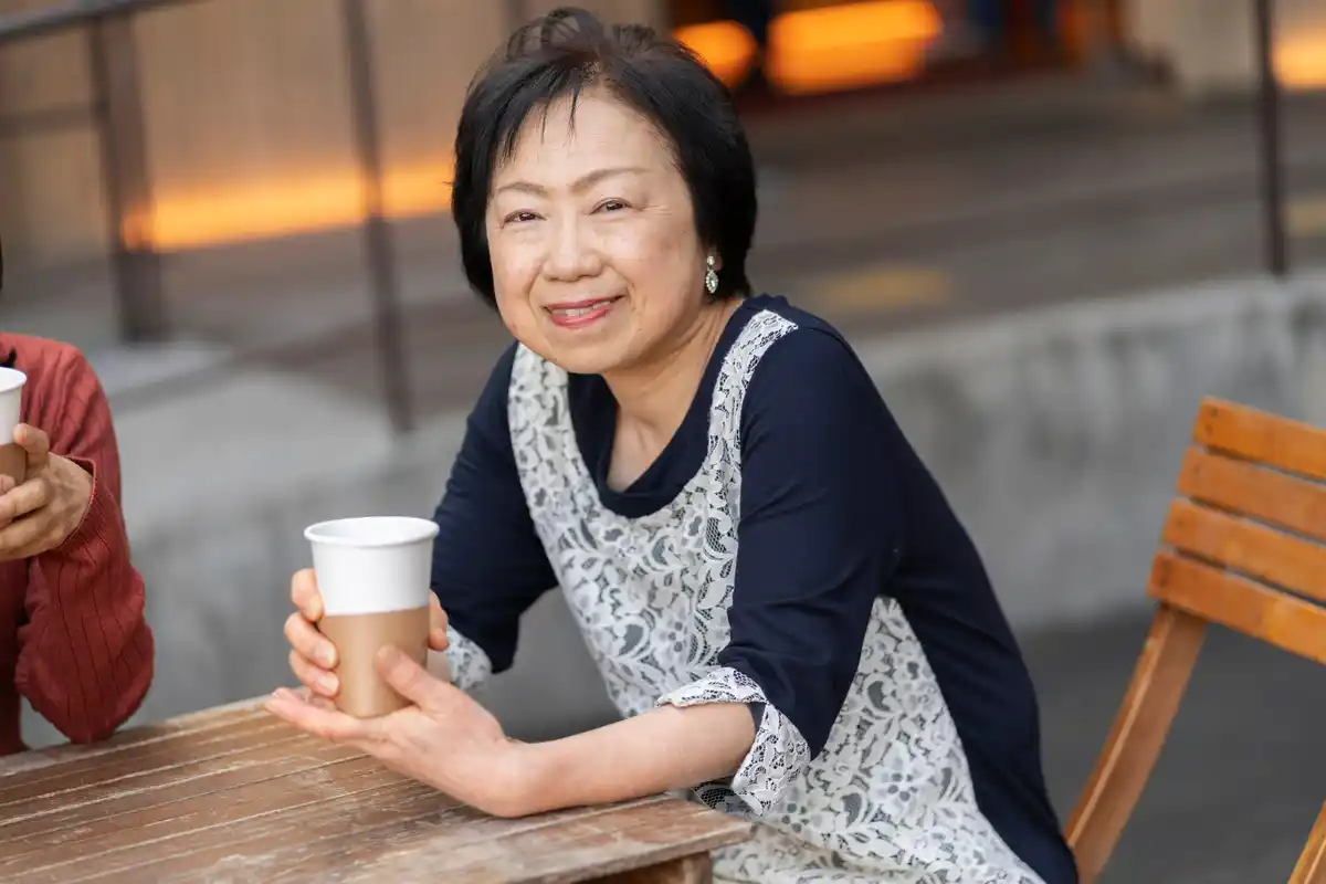 South Korean seniors speaking respectfully coffee shop