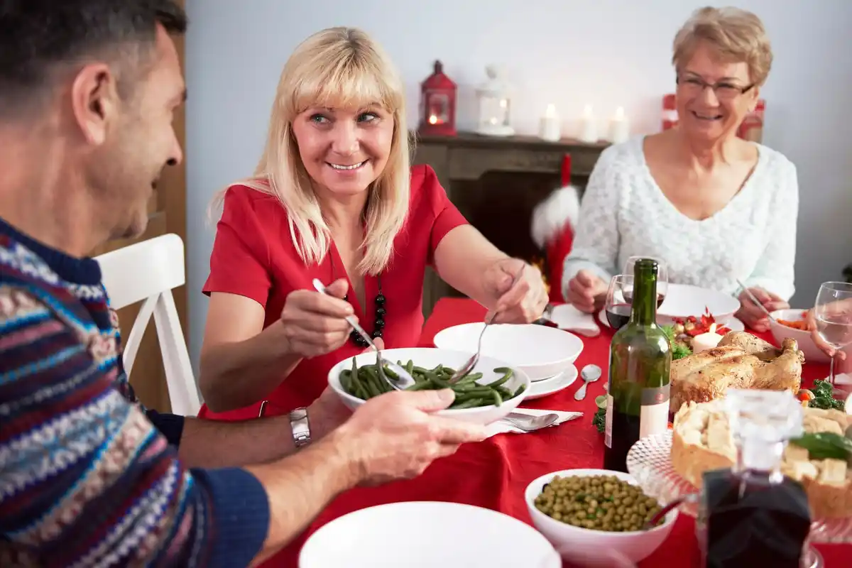 dutch guest awkward international dinner table etiquette