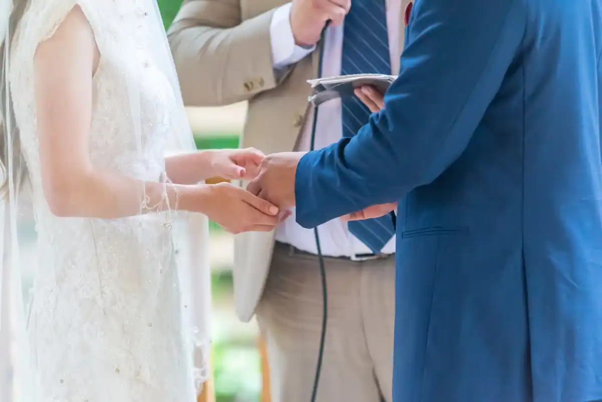 korean groom emotional wedding ceremony