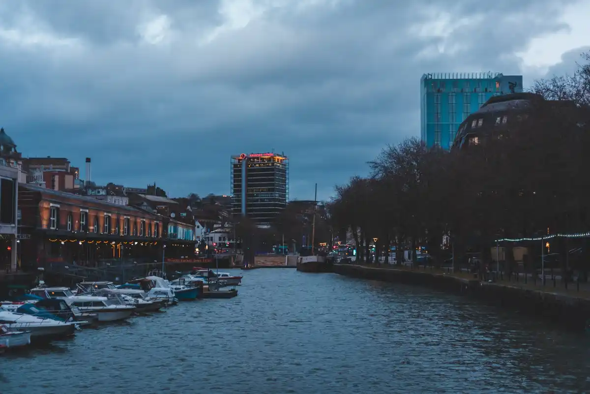 amsterdam night sky visible stars canal