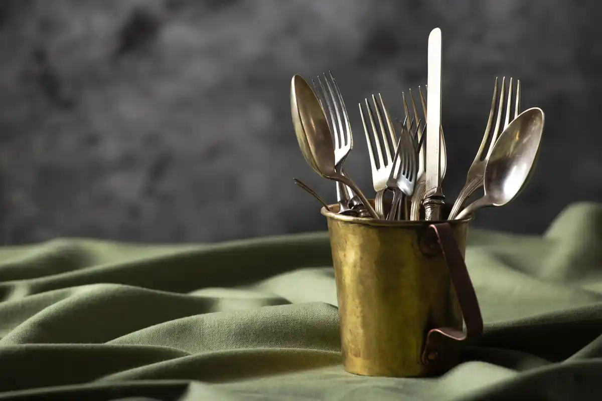 vintage silverware close up rommelmarkt