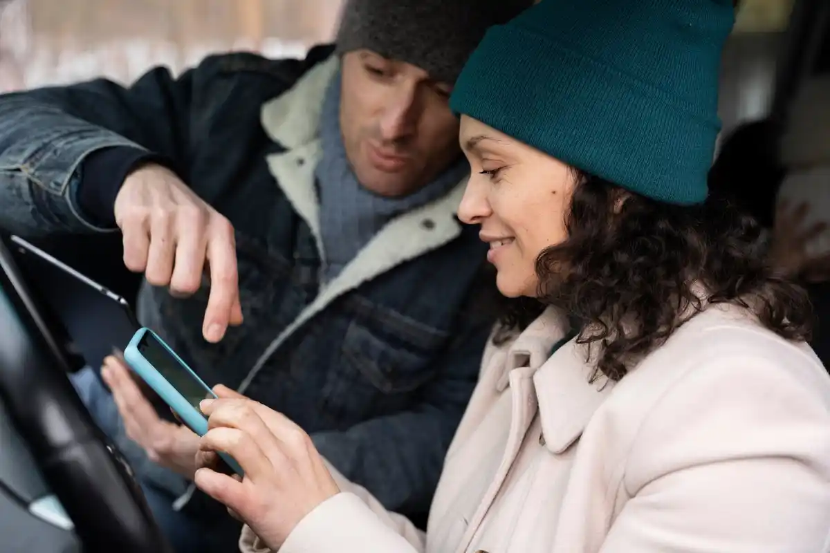 dutch person using smartphone insecure password