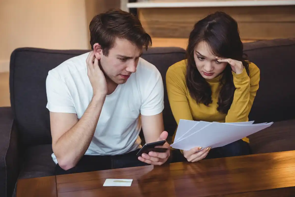 dutch friends splitting bill asia culture shock