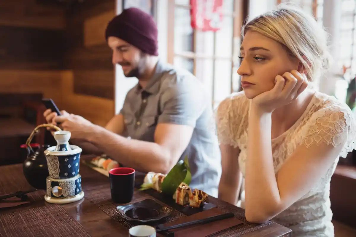 awkward dutch tourists splitting bill asia restaurant