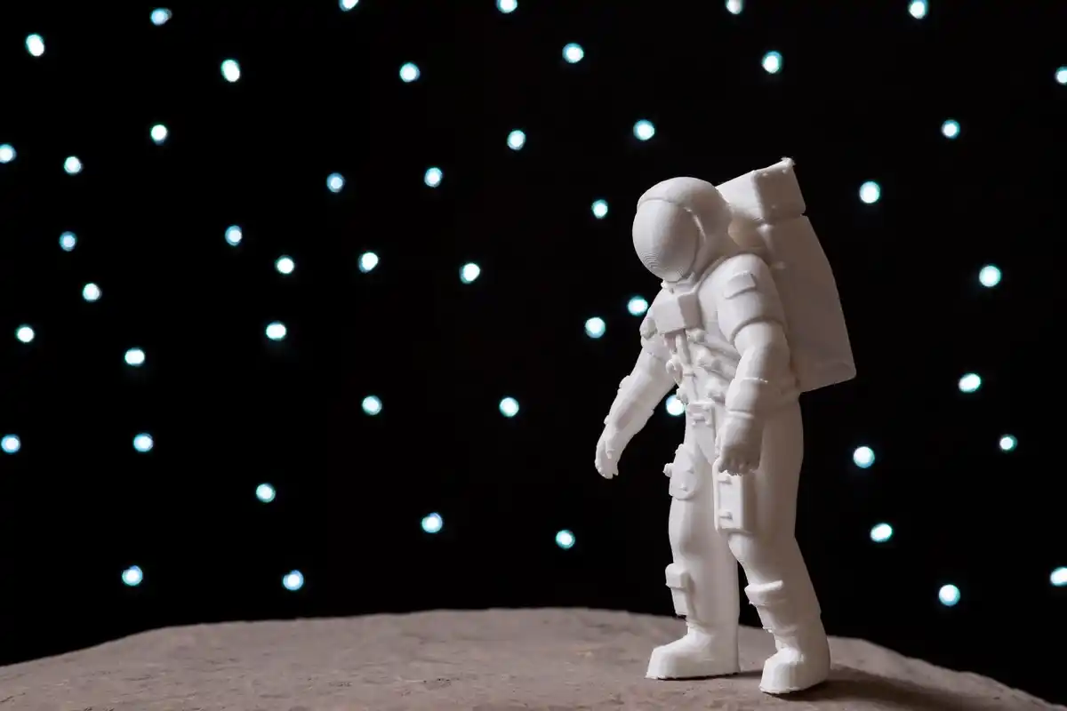 astronaut exposed to space without spacesuit