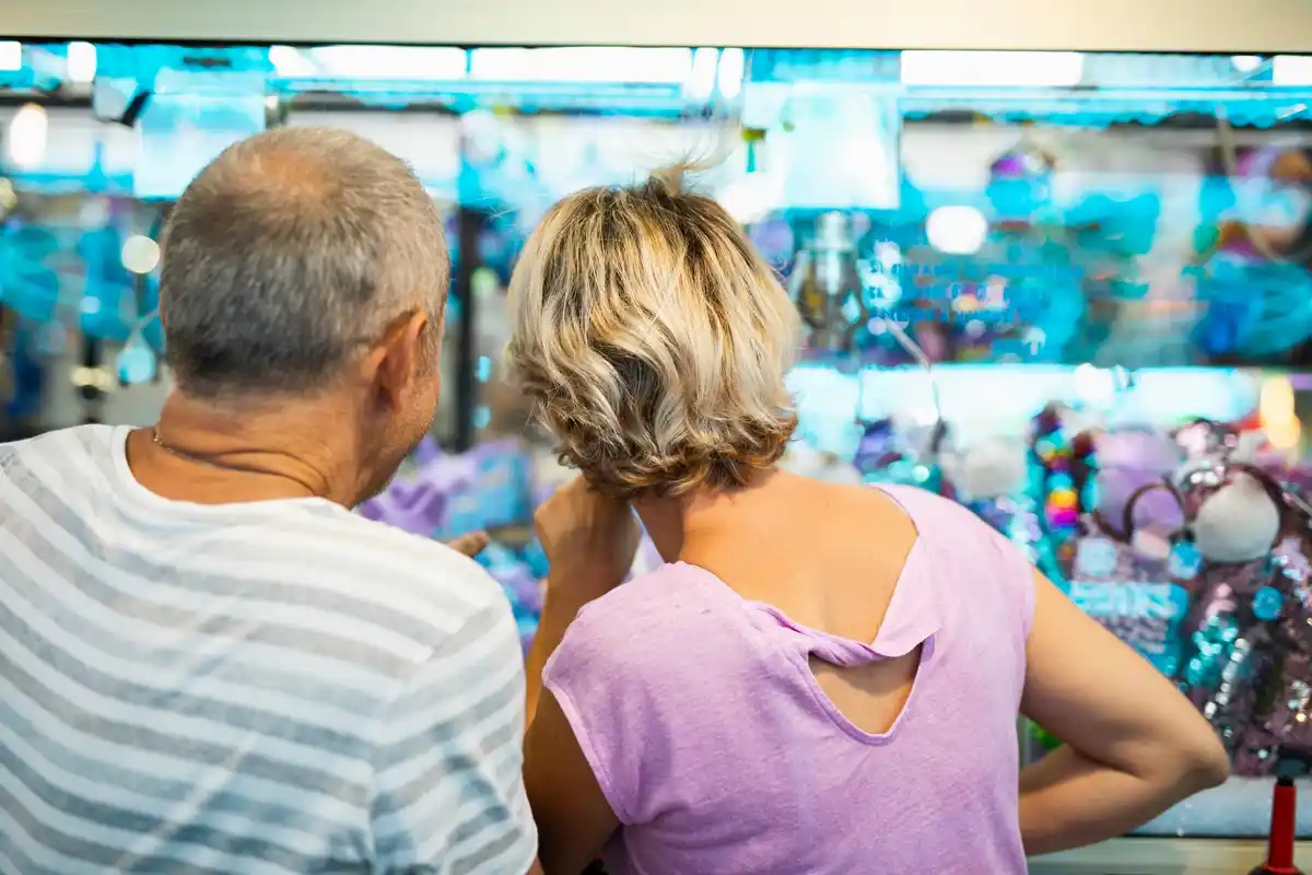 people at coin fair utrecht netherlands
