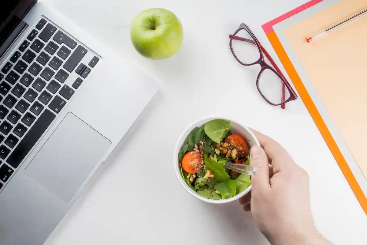healthy lunchbox workplace Dutch office salad fruit