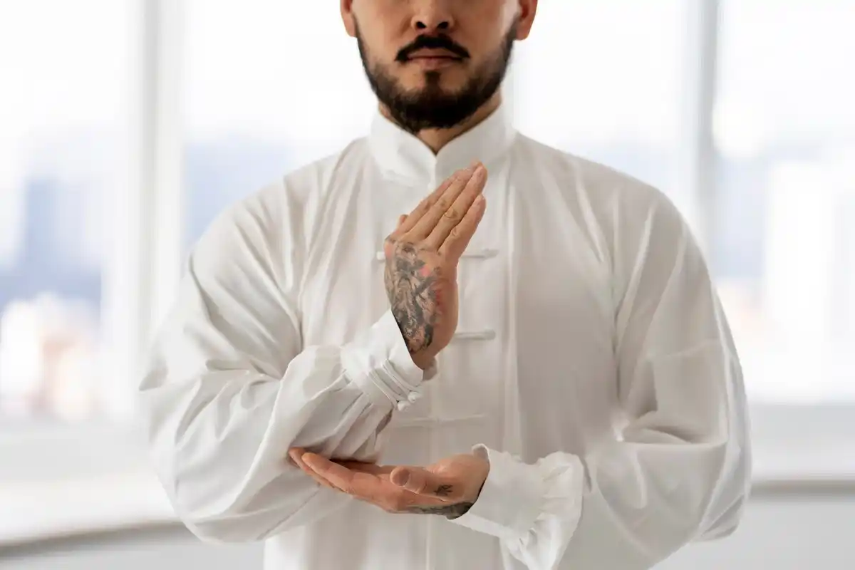 open palm gesture in arabic culture