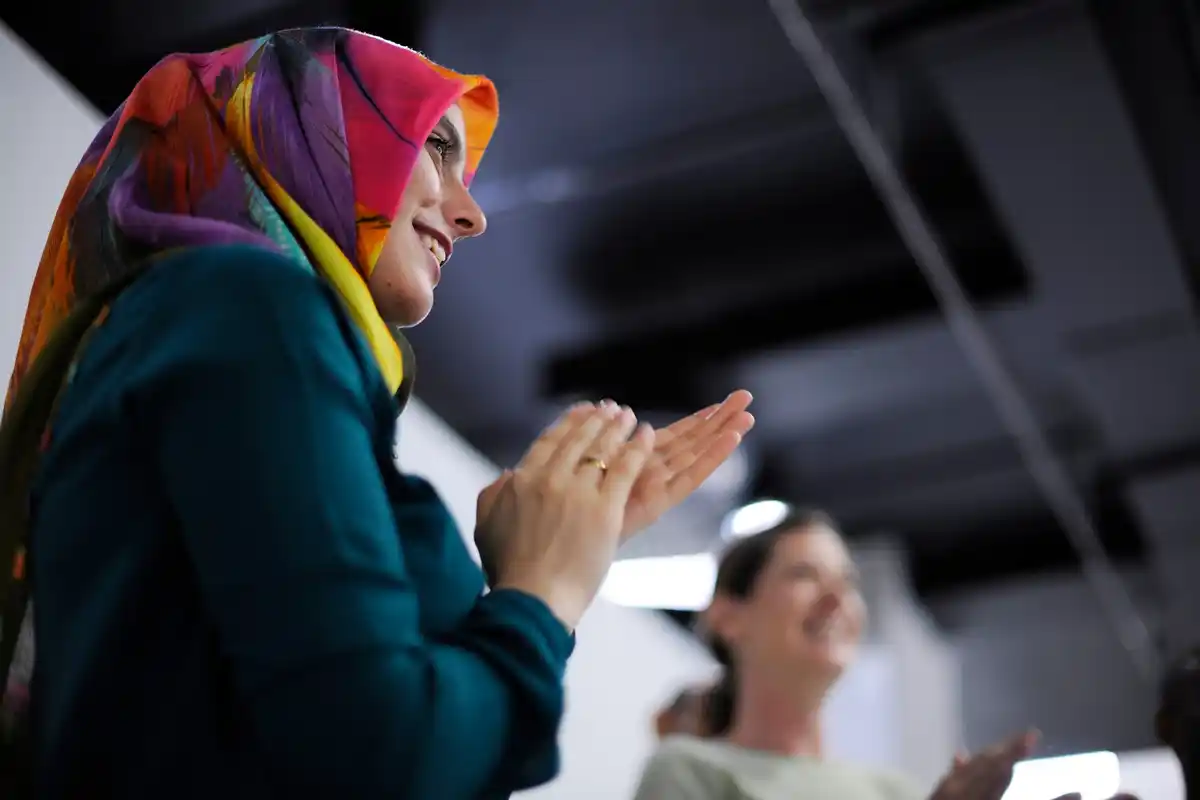 business meeting middle east culture tips