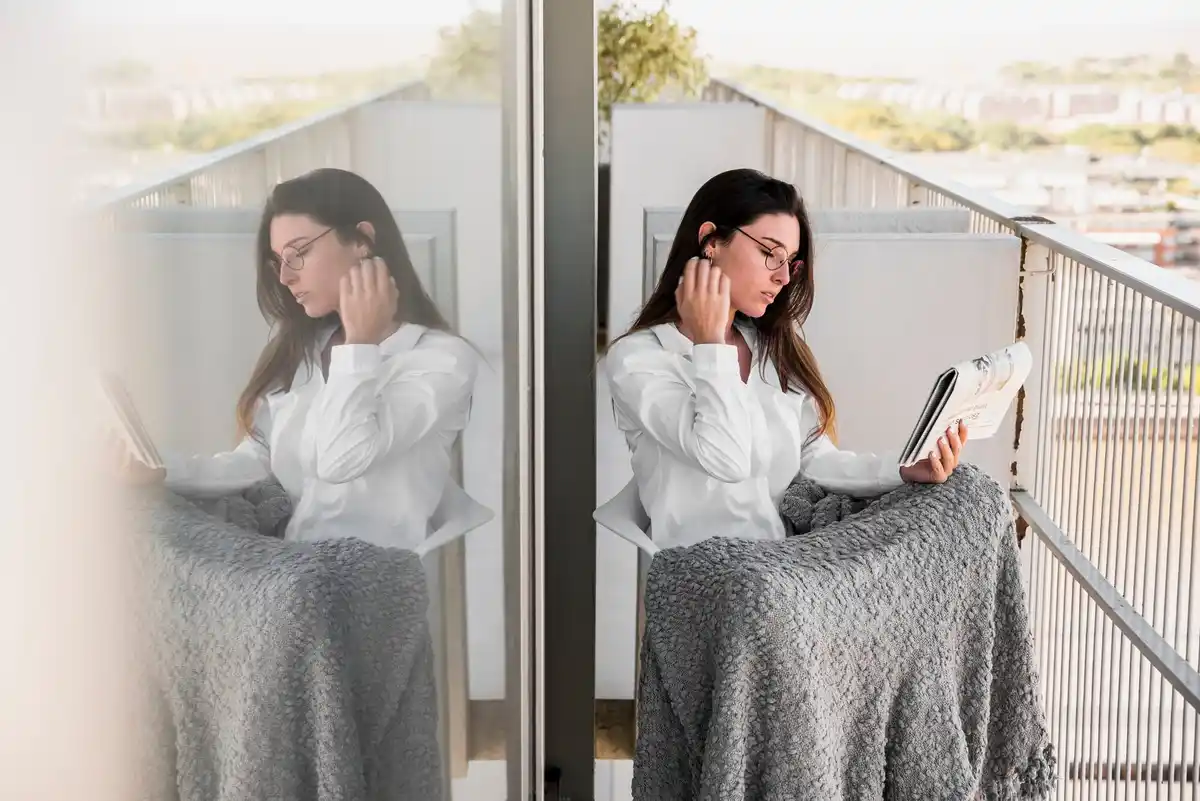 bedroom mirror feng shui bad position