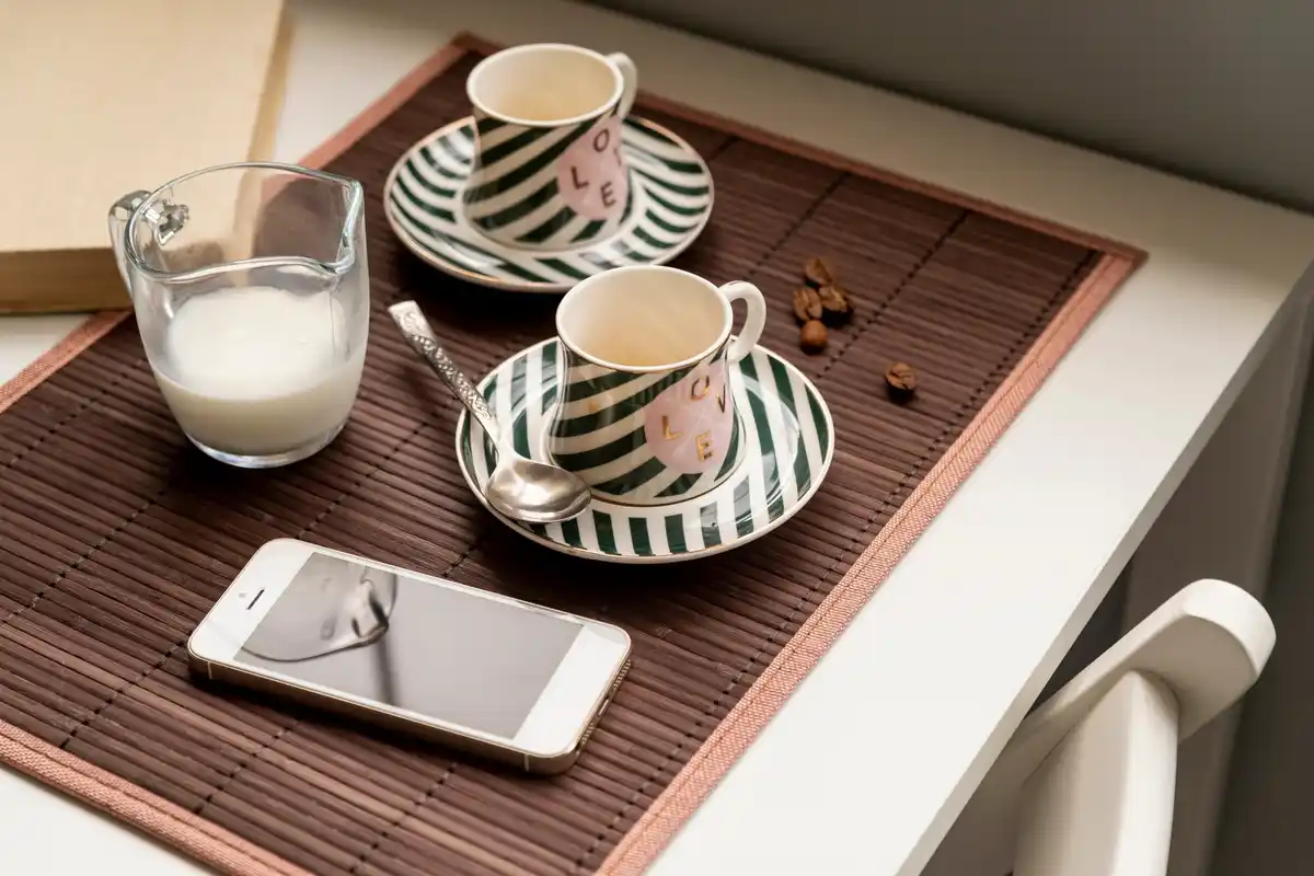 multitasking stress smartphone coffee table