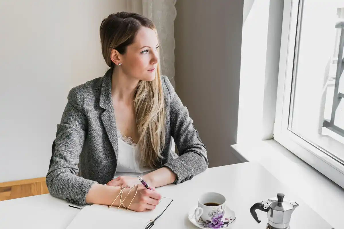 people focusing one thing office mindfulness
