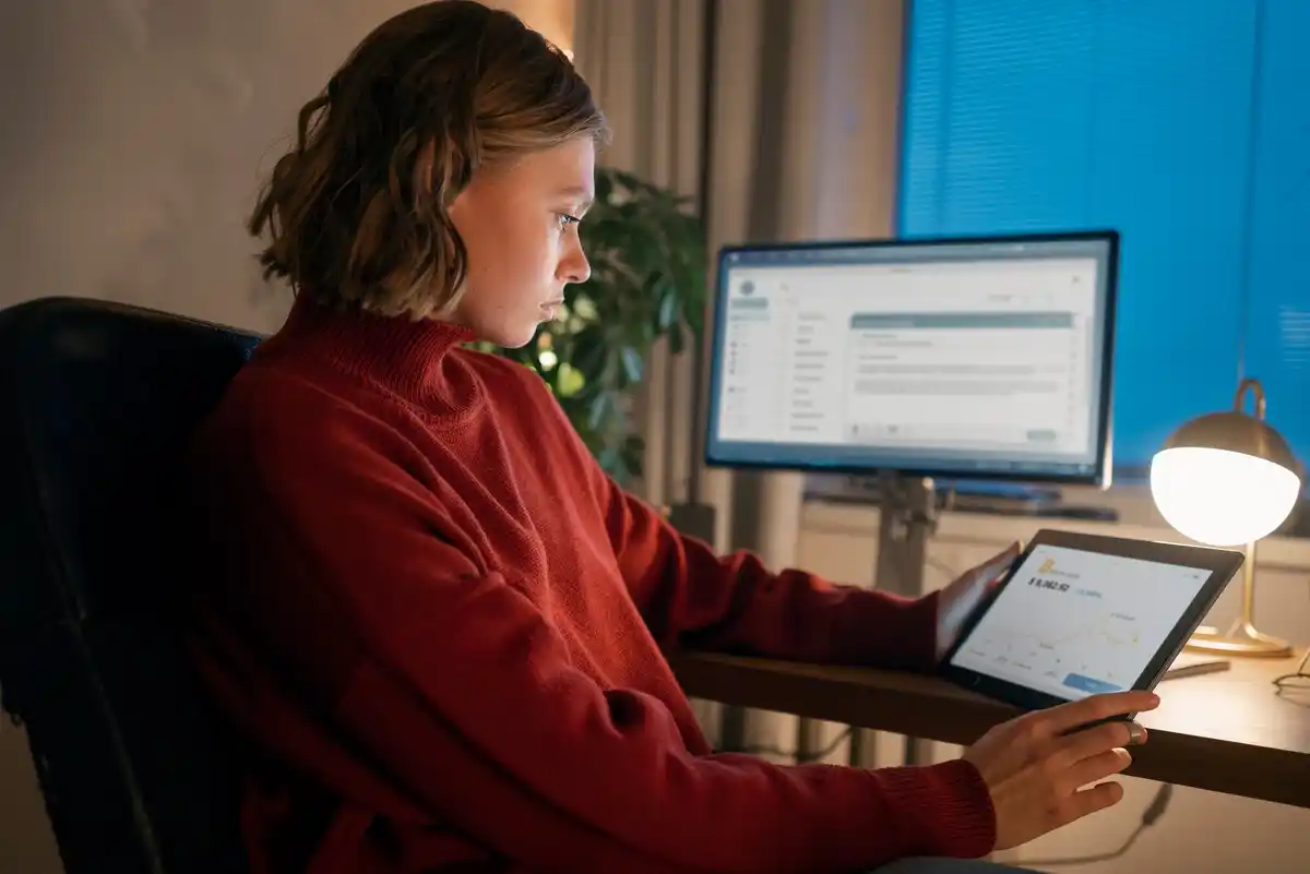 ChatGPT interface on laptop in Dutch home office