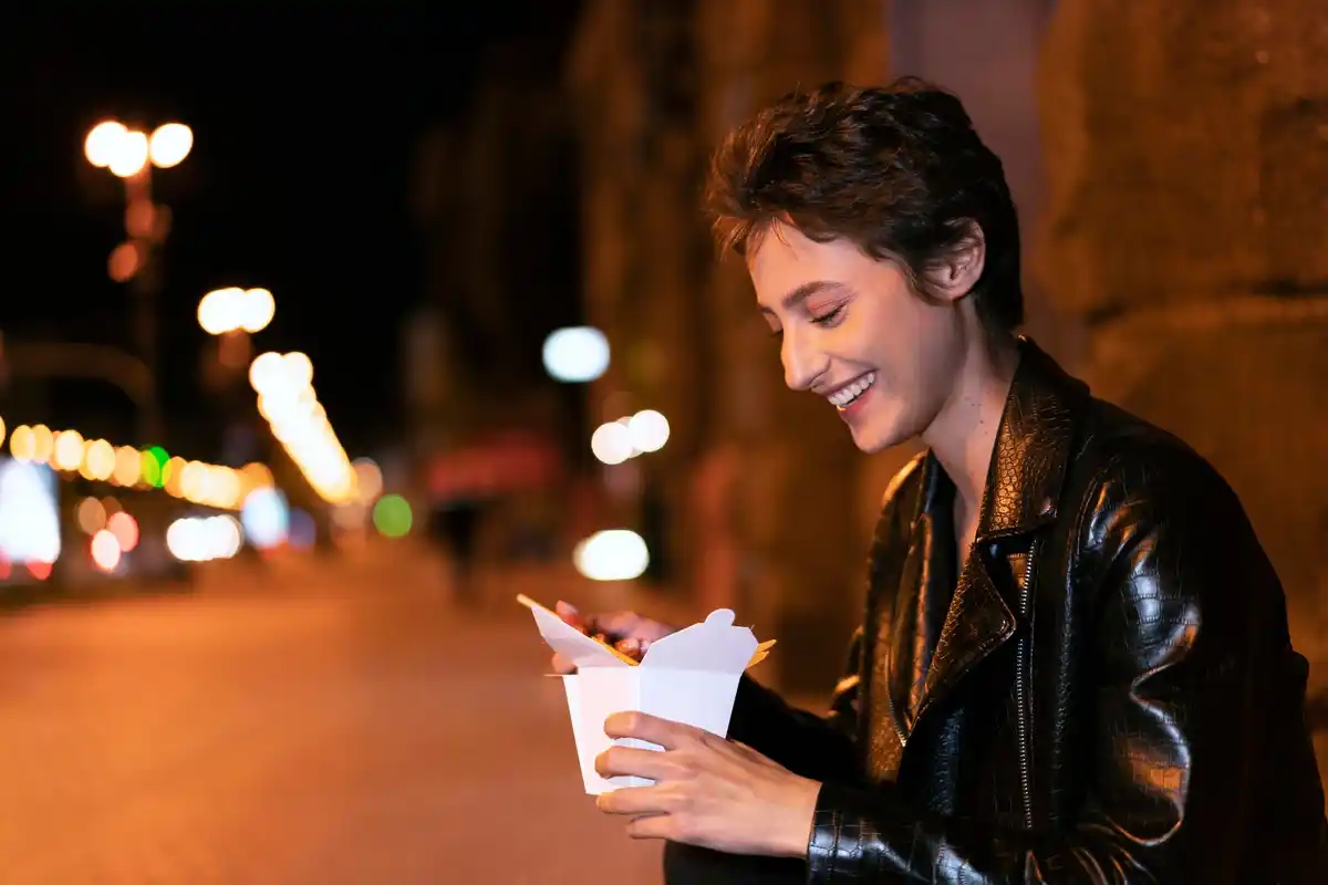 Dutch teenagers using apps to explore the night sky