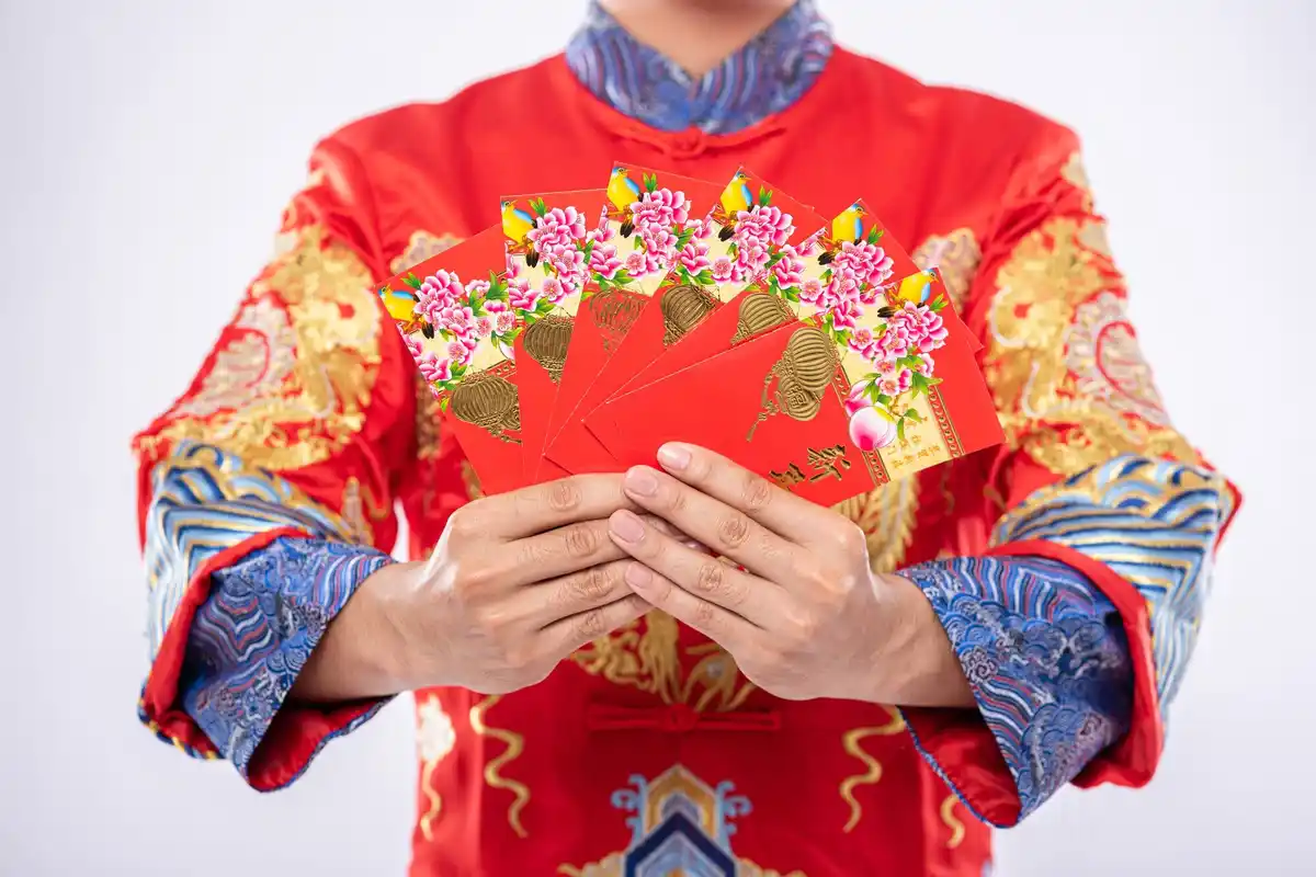 traditional chinese wedding red dress celebration