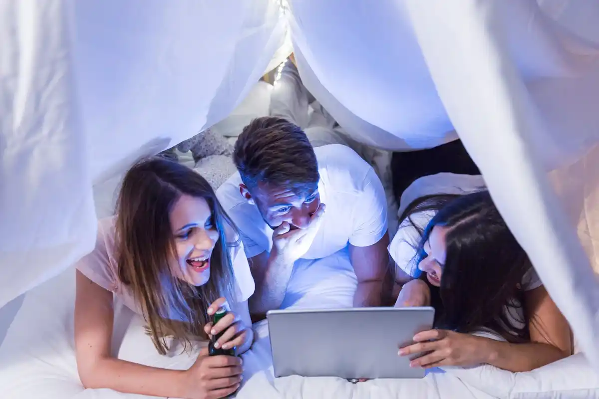 night wifi router home sleep netherlands
