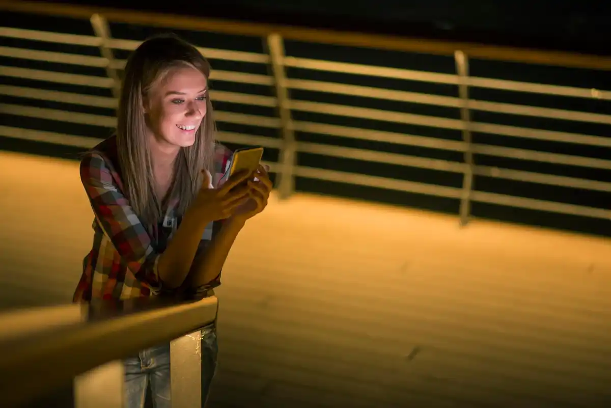 dutch teenagers discovering exoplanets with smartphone outside night sky