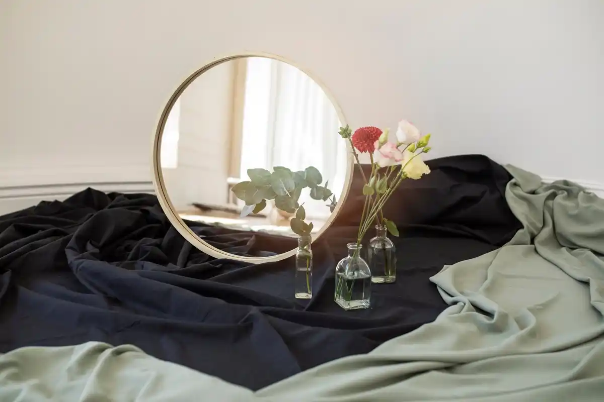 feng shui bedroom mirror placement