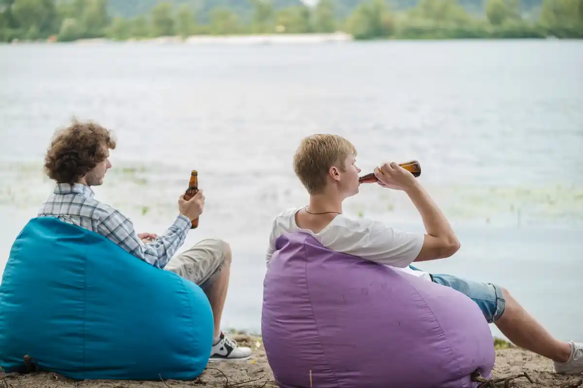 mensen kijken naar sterrenhemel nederland picknick