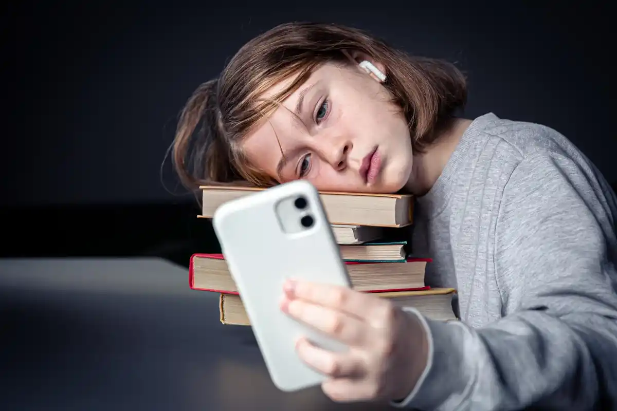 overused smartphone damaging memory