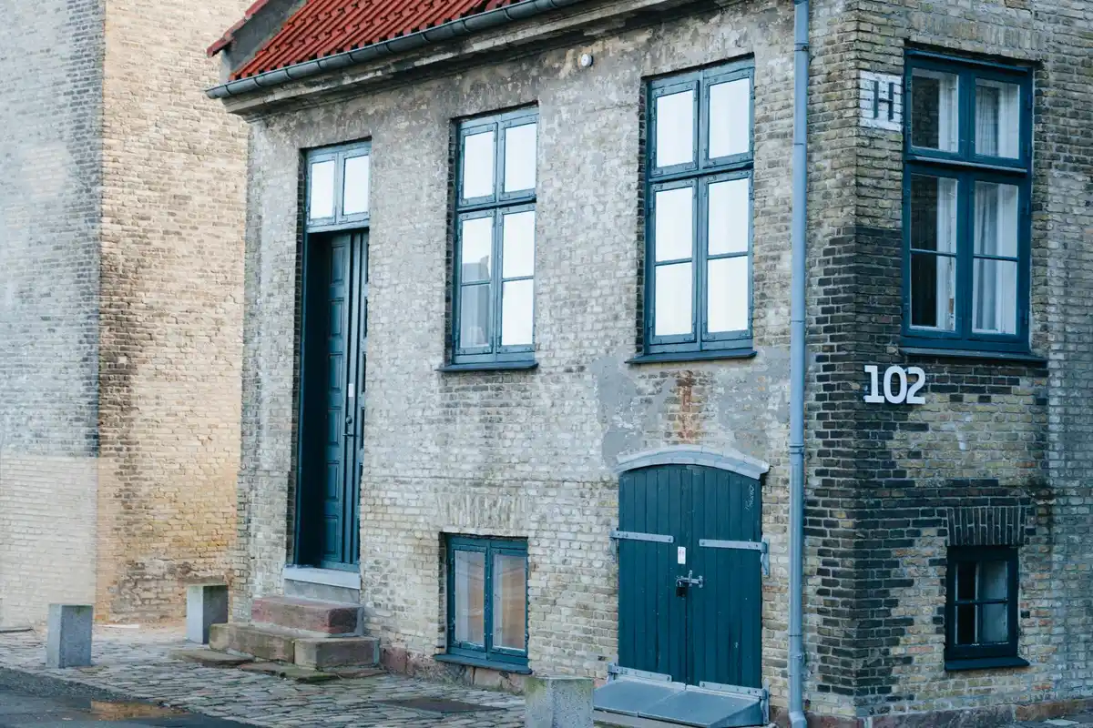 medieval law modern city contrast street netherlands