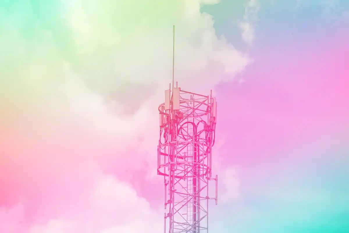 5G antenna mast on Dutch street
