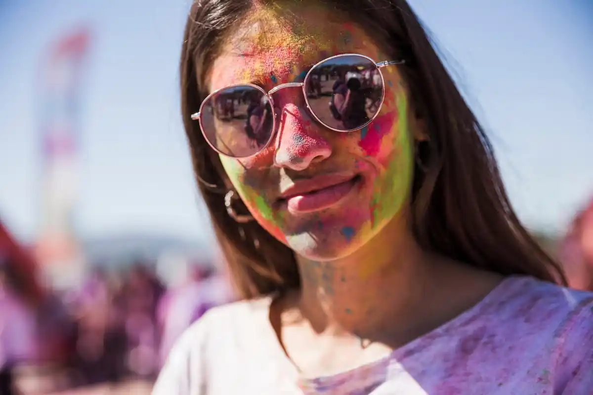 holi powder colors street india spiritual meaning