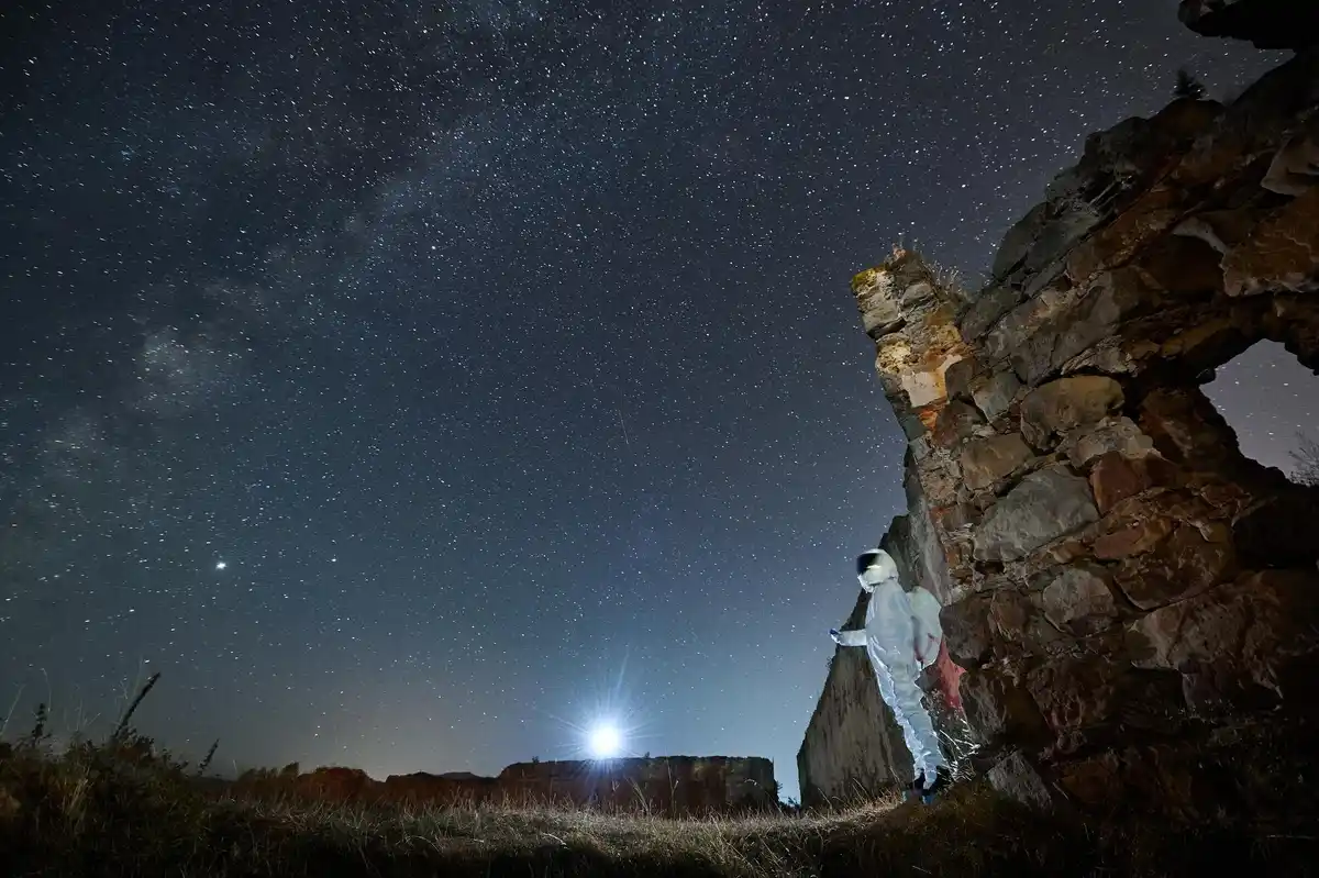 Dutch stargazing enthusiasts night comet 2025