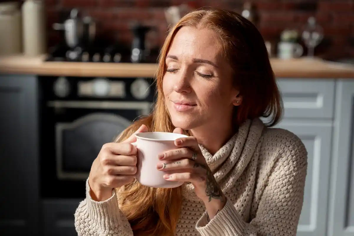 Ginger tea relief headache Dutch kitchen