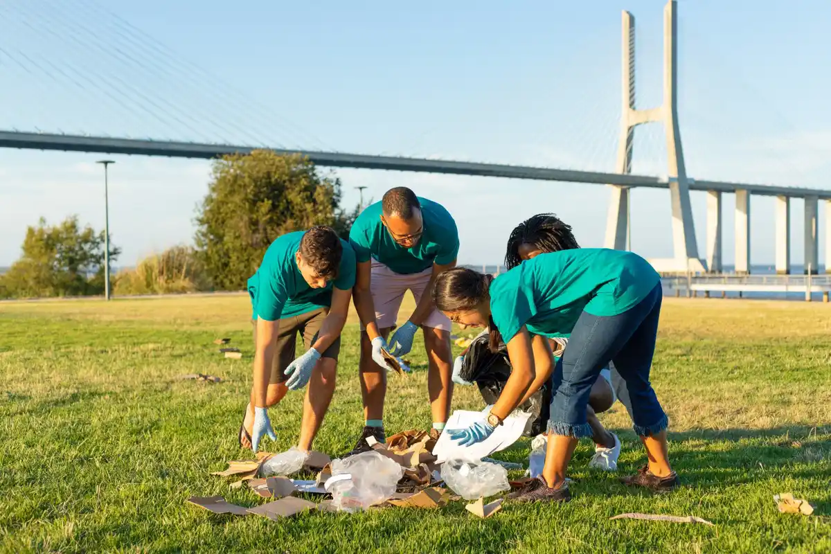 beach cleanup netherlands volunteers