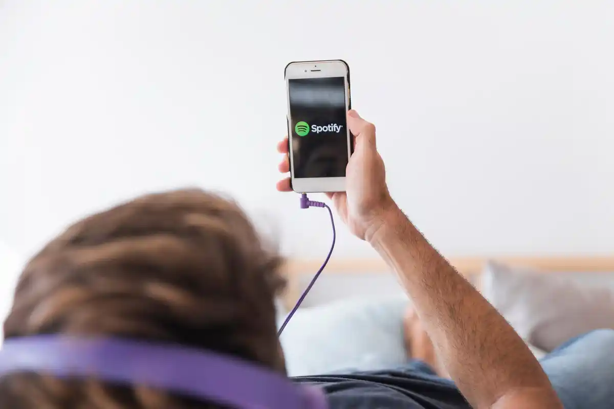 body generates electricity phone charging