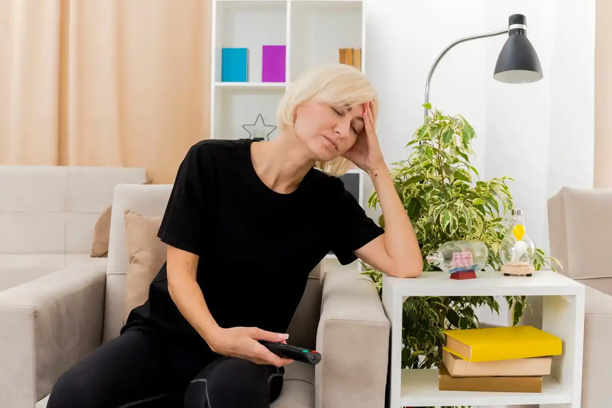 dutch woman headache pain home natural light