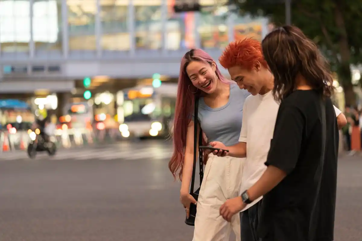 thai people head touch taboo street photography