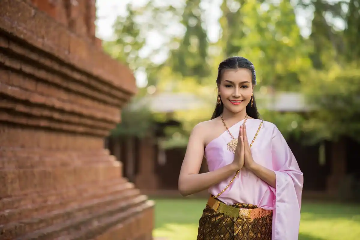 thai family cultural traditions body language