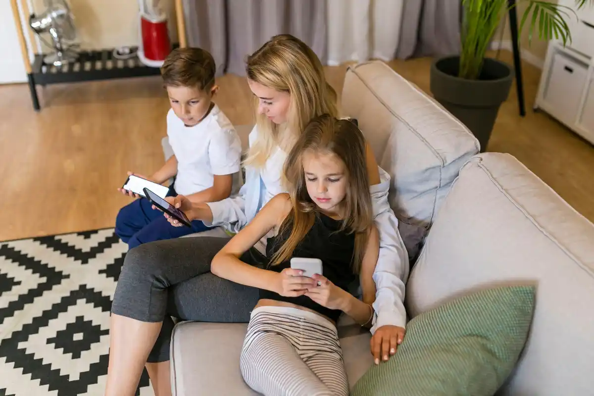 Dutch family using LiFi at home