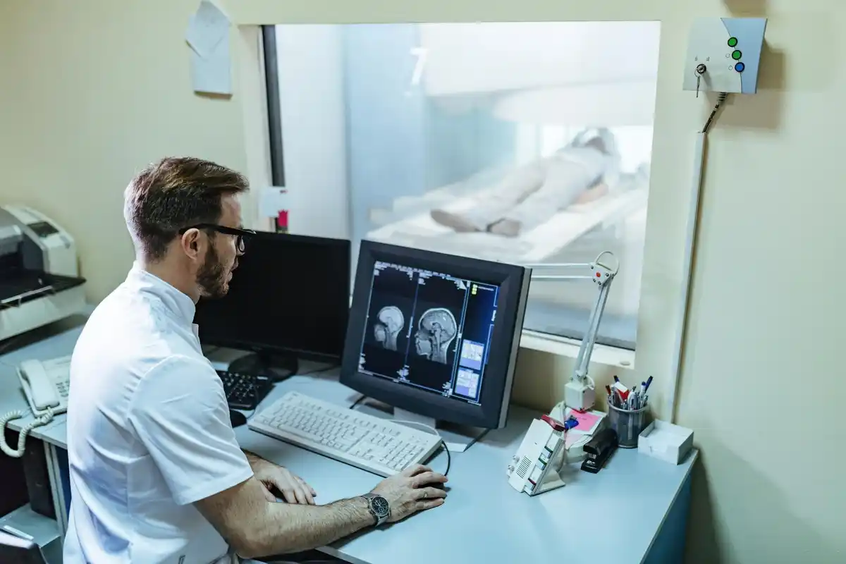 brain scan adult social media 40 plus