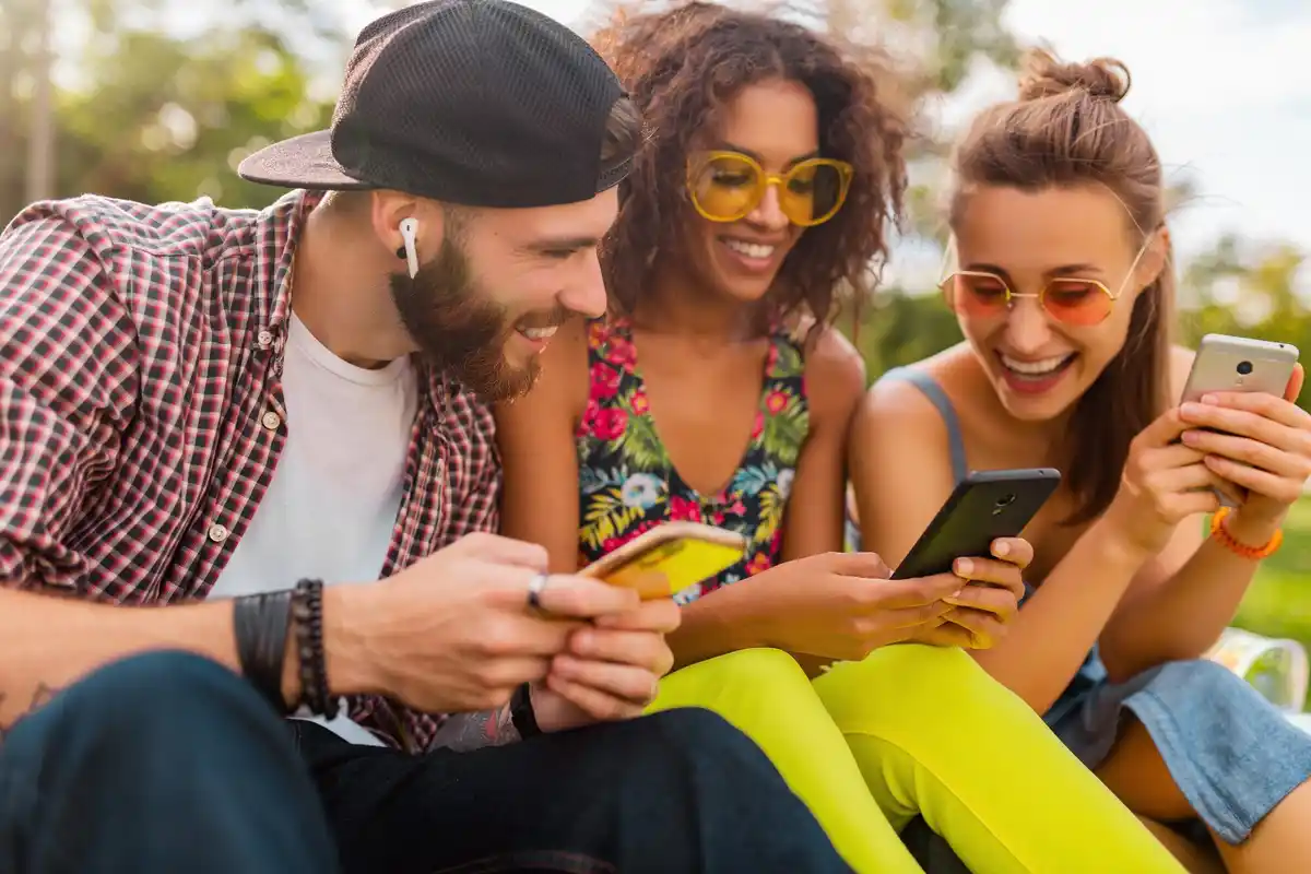 adults using social media Netherlands